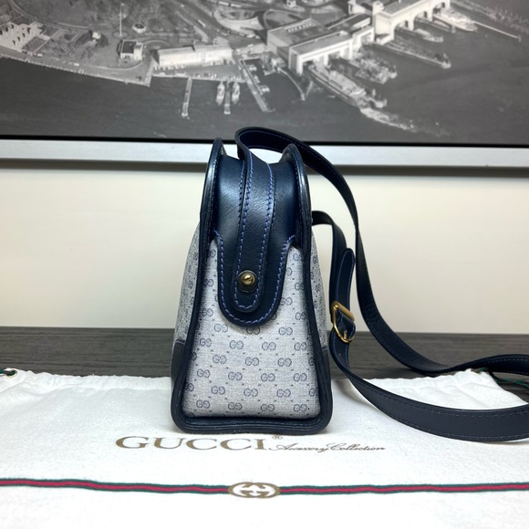 GUCCI GG Monogram Supreme Ophidia Web Bag
Crossbody Purse - Picture 4 of 14